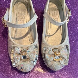 Glittery White Dress Shoes with Bow